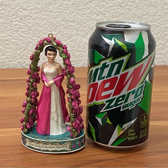 Vintage 1999 Carlton Cards First Lady Jacqueline Kennedy Christmas Tree Ornament - Picture 12 of 15